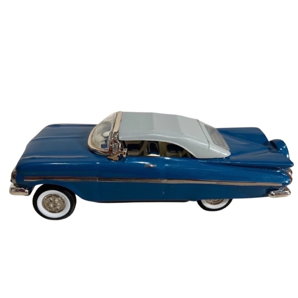 Department 56 Classic Cars 1959 Chevrolet Impala Convertible Blue Figurine